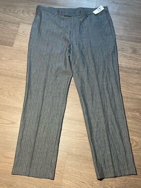 NWT Van Heusen Men's 38x32 Gray Pinstripe Traveler Dress Pants Non-Iron Straight